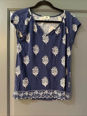 Old Navy Navy Blue Short-Sleeve V-Neck Floral Medallion Top